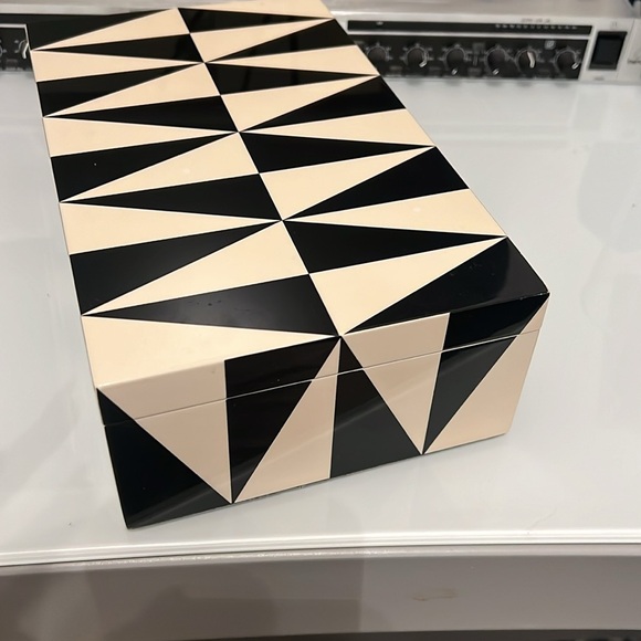 Jonathan Adler MEDIUM OP ART LACQUER BOX - Picture 5 of 17